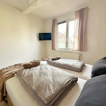 2 Bed Flat - Sleeps 4 - Pets - Parking - Wifi