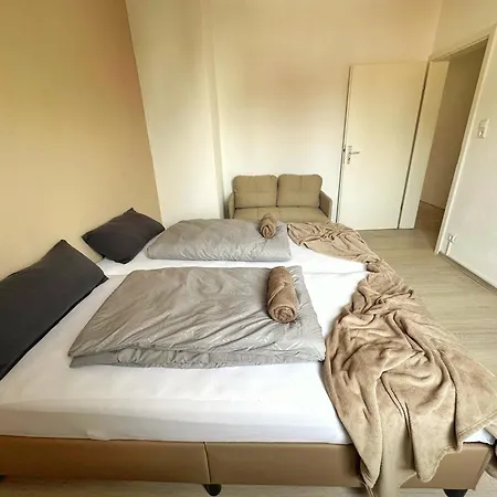 2 Bed Flat - Sleeps 4 - Pets - Parking - Wifi Apartamento Villingen-Schwenningen