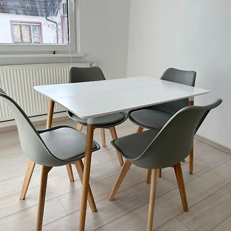 2 Bed Flat - Sleeps 4 - Pets - Parking - Wifi * Villingen-Schwenningen